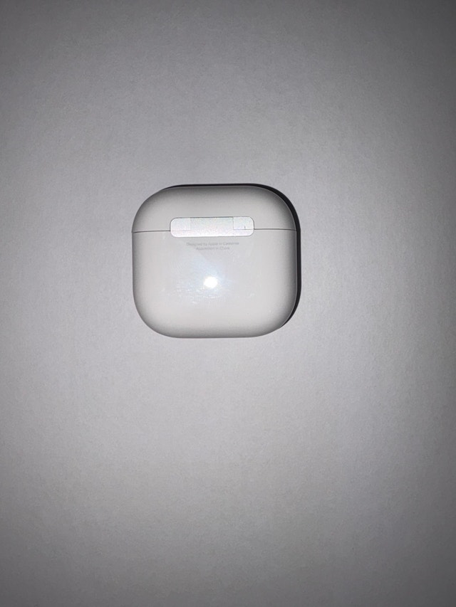 AirPod 4’s with charging case - photo 3