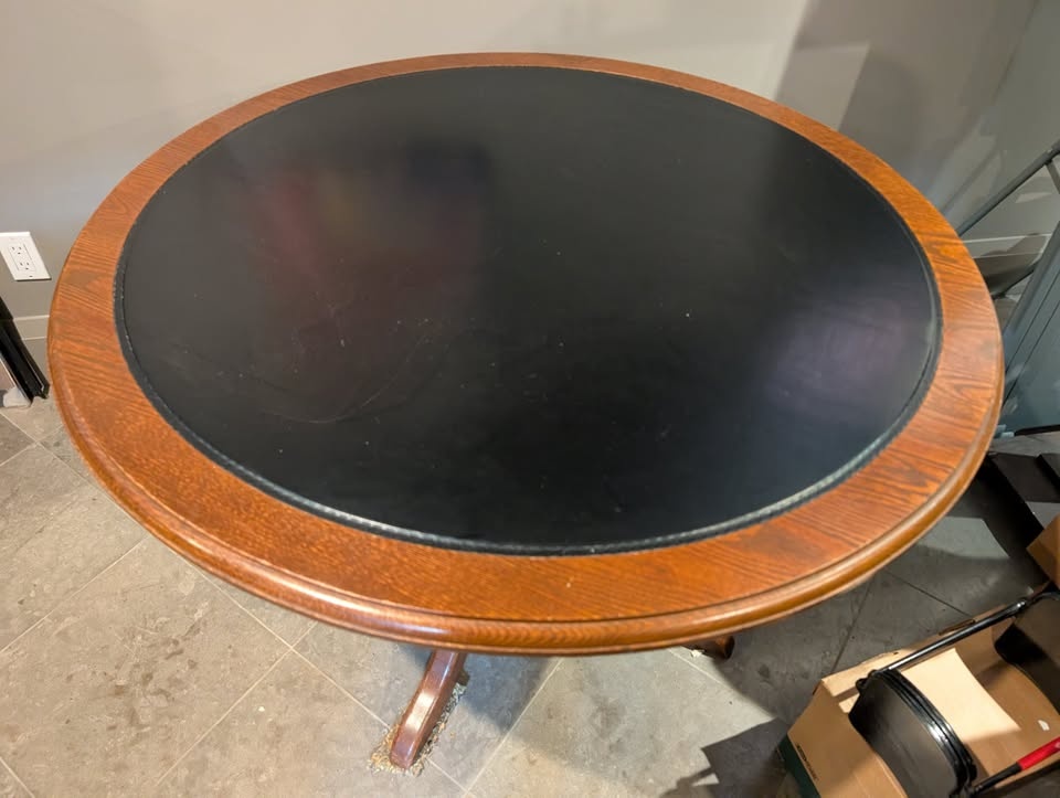 Beautiful Solid Oak Round Table - Moving Sale - photo 2