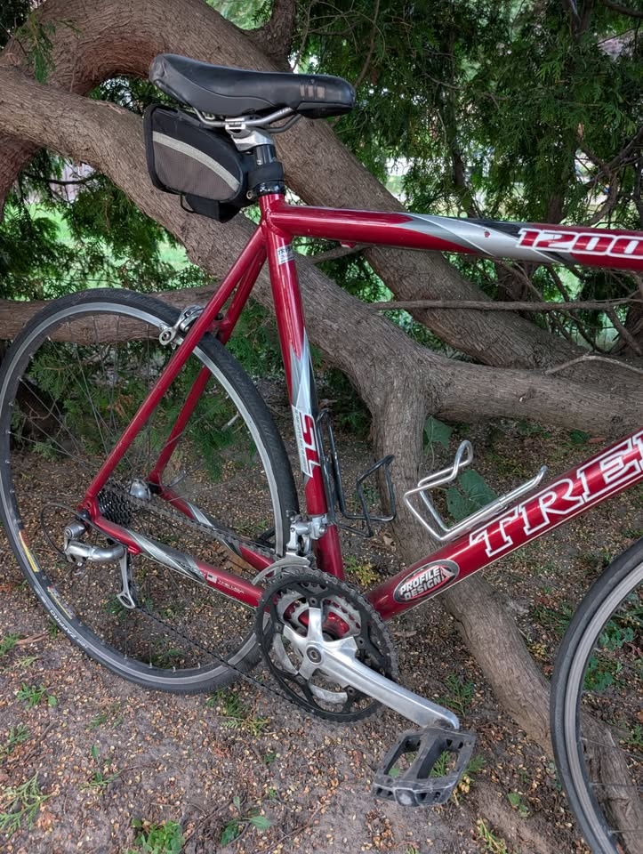 Trek 1200 Road Bike Candy Red - photo 3
