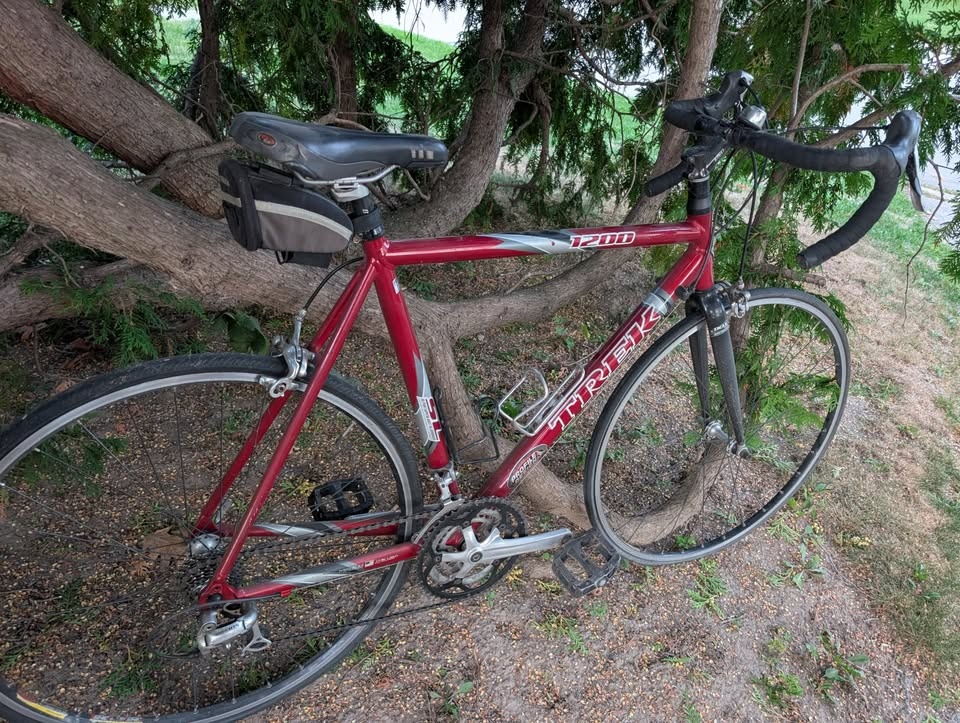 Trek 1200 Road Bike Candy Red - photo 4