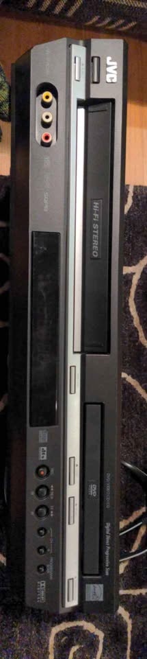 JVC VHS/VCR & DVD COMBO PLAYER