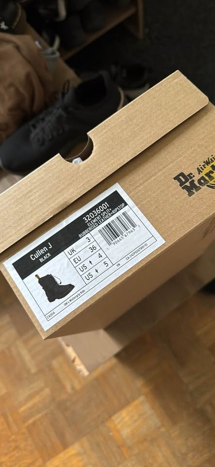 Price drop! Deluxe Children’s Winter Boots Never Worn - photo 4