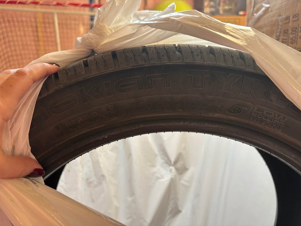 Set of 4 Tires - 225/45/18 - photo 3