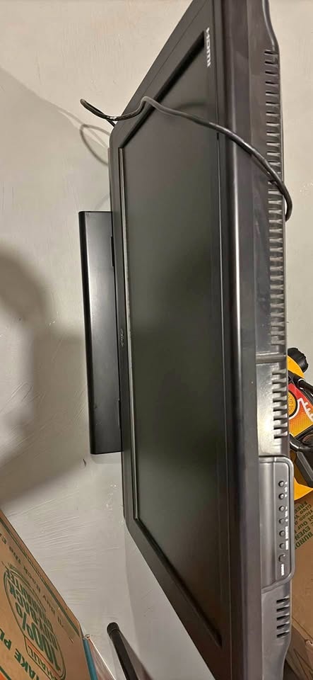 32” HDMI TV with Cables