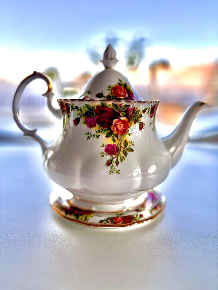Royal Albert Old Country Rose Teapot and stand (trivet)