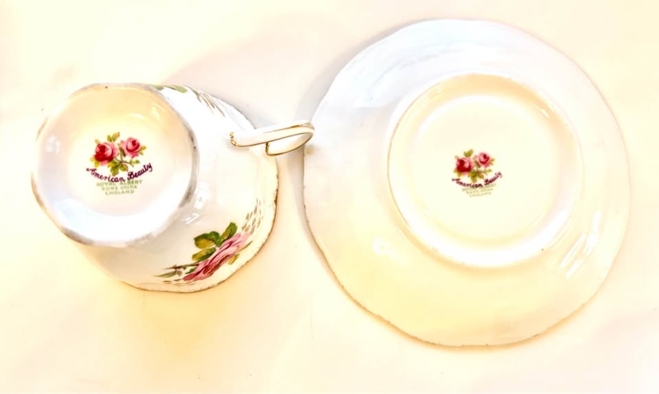 Vintage Royal Albert "American Beauty" China - photo 3