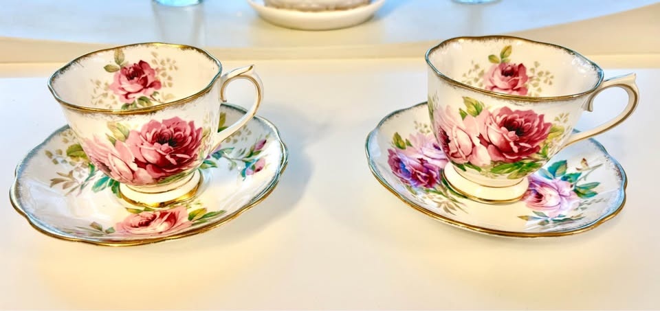 Vintage Royal Albert "American Beauty" China - photo 4
