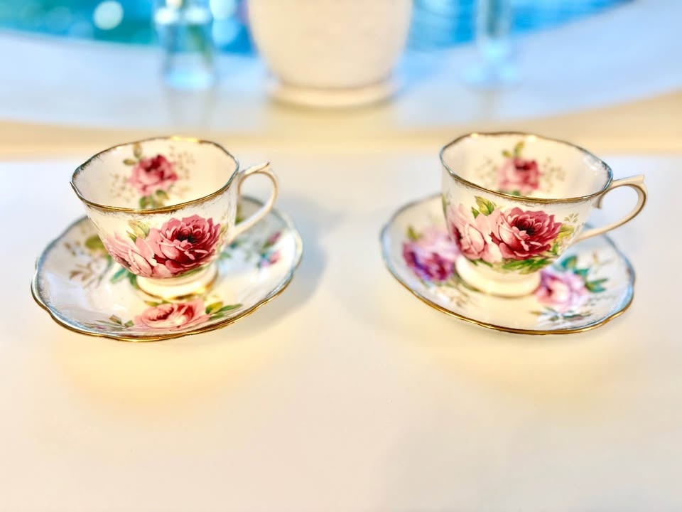 Vintage Royal Albert "American Beauty" China - photo 5