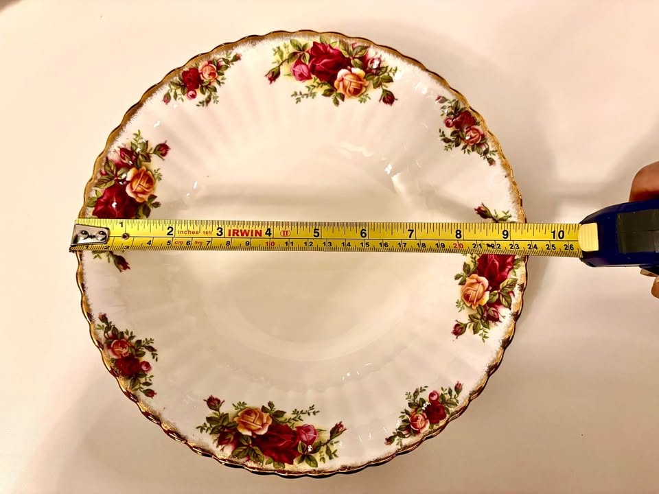 Royal Albert Old Country Rose Serving Bowl Gold Trim 9.5"