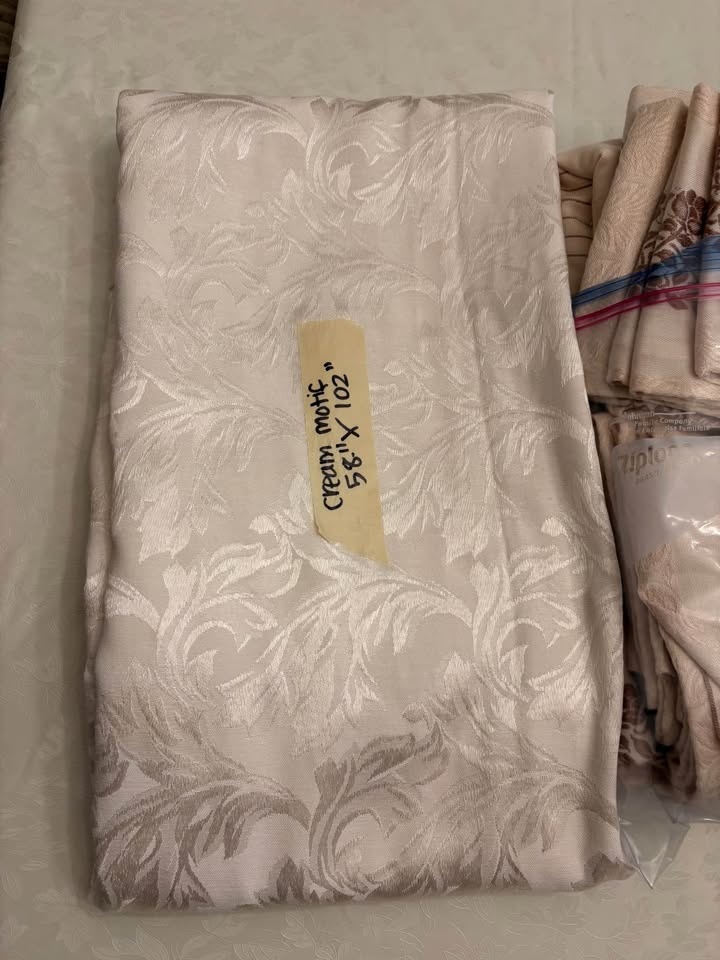 Cream Motif Tablecloth 58"X 102" - photo 3