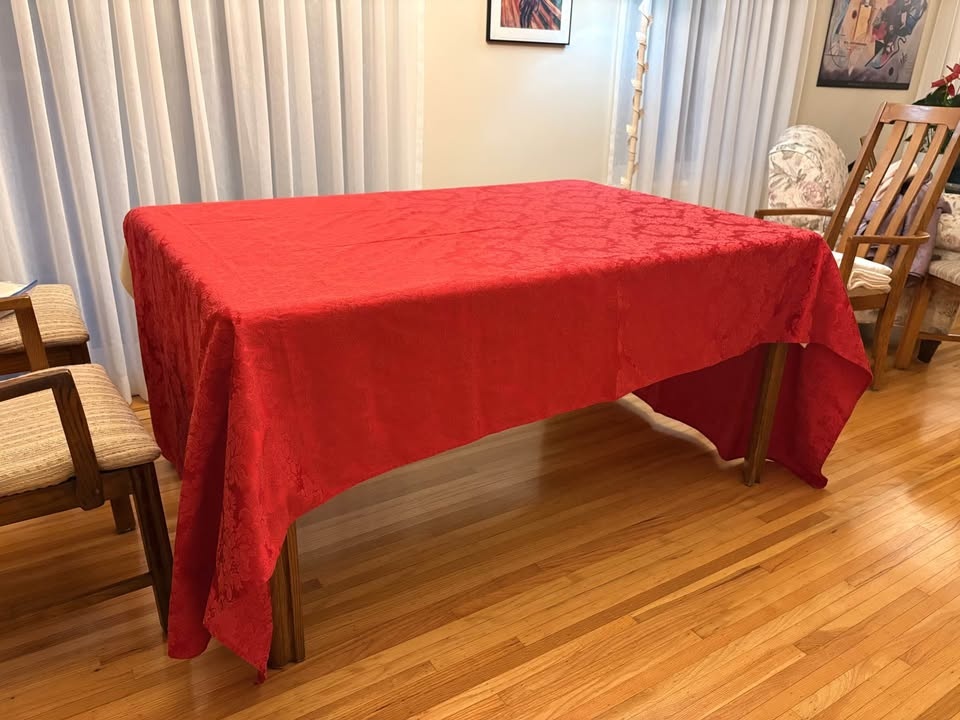 Red Motif Tablecloth 115" x 56" - photo 2