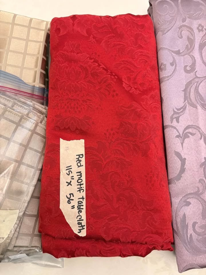 Red Motif Tablecloth 115" x 56" - photo 3