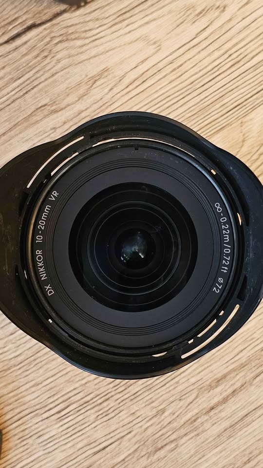 Nikon 10-20mm f/4.5-5.6G VR Wide Angle Lens + Hood - photo 3