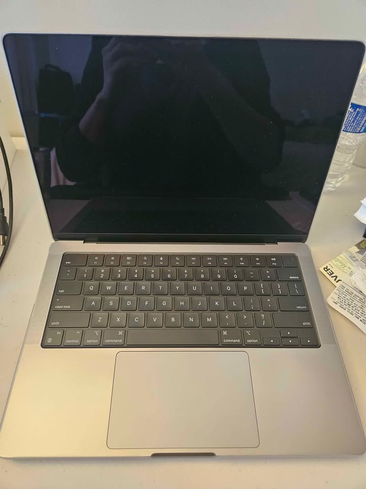 M1 Pro Macbook Pro 14" (16GB RAM, 512GB SSD) - photo 2