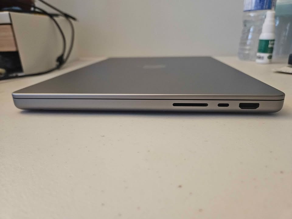 M1 Pro Macbook Pro 14" (16GB RAM, 512GB SSD) - photo 3