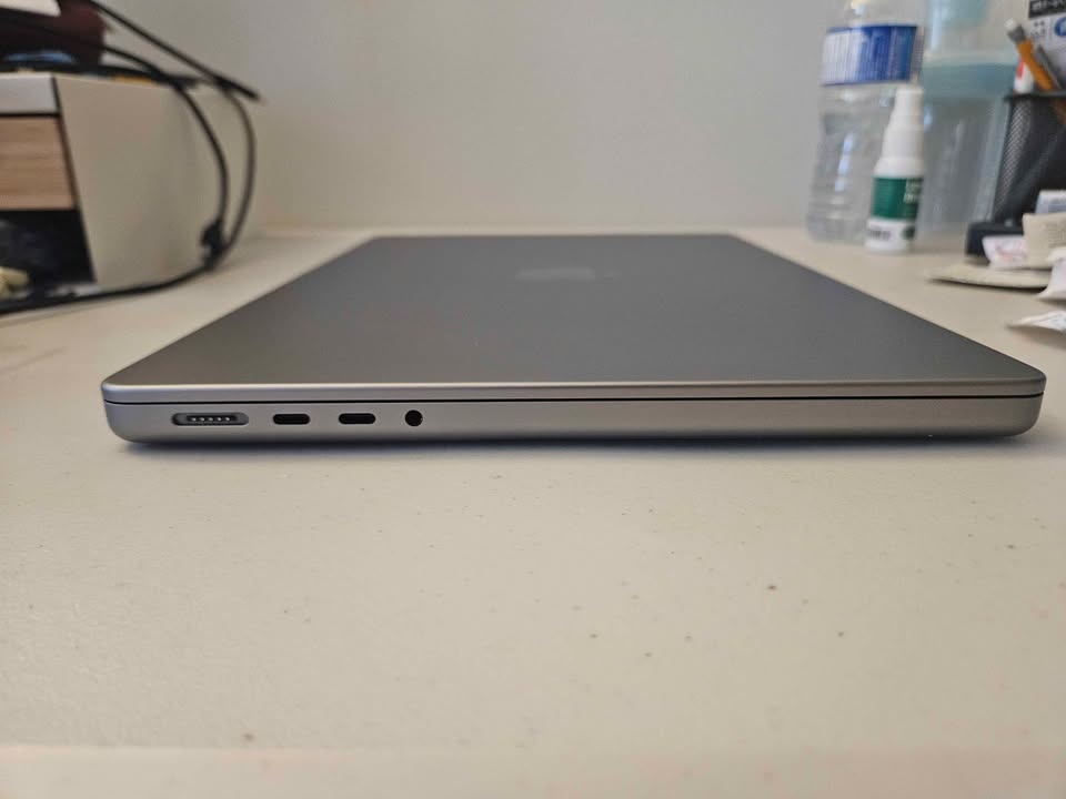 M1 Pro Macbook Pro 14" (16GB RAM, 512GB SSD) - photo 4