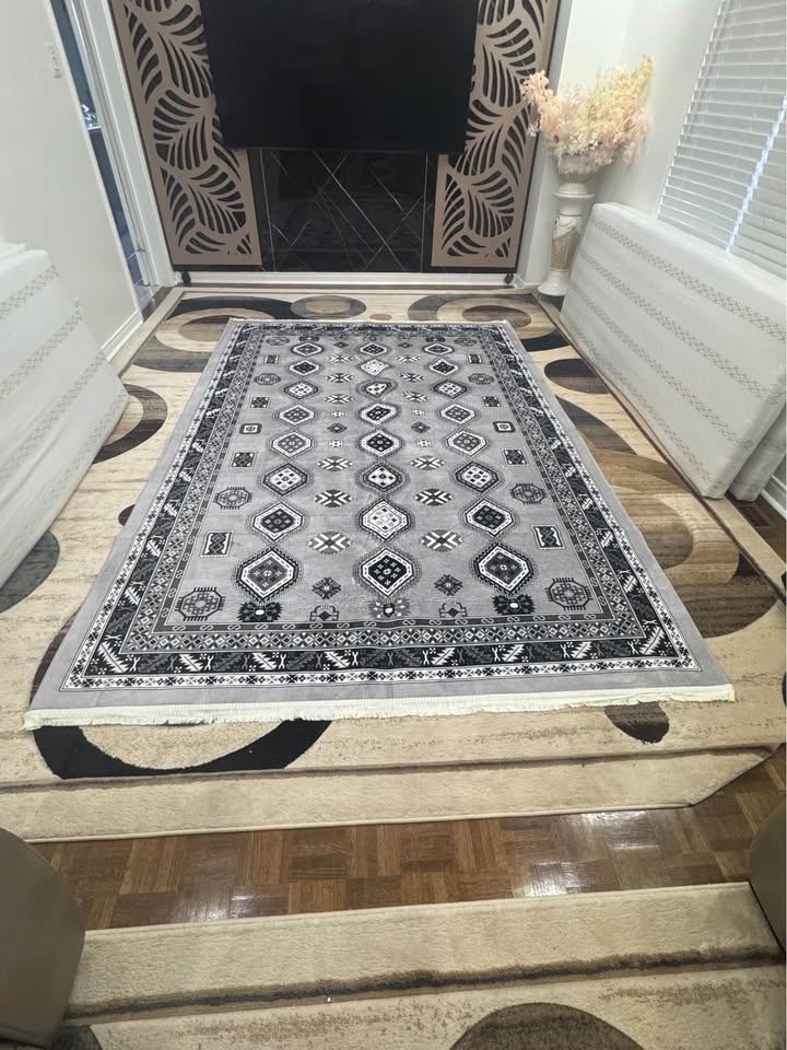 New Carpet 7x10 ft, Gray, Machine Washable - photo 4