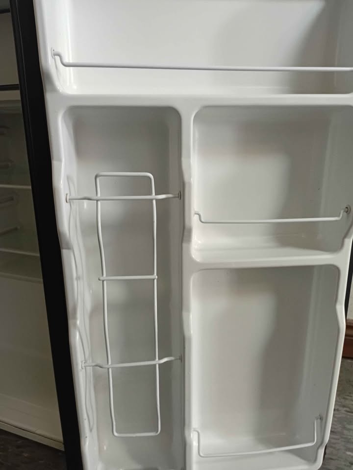 Mini Fridge - photo 2