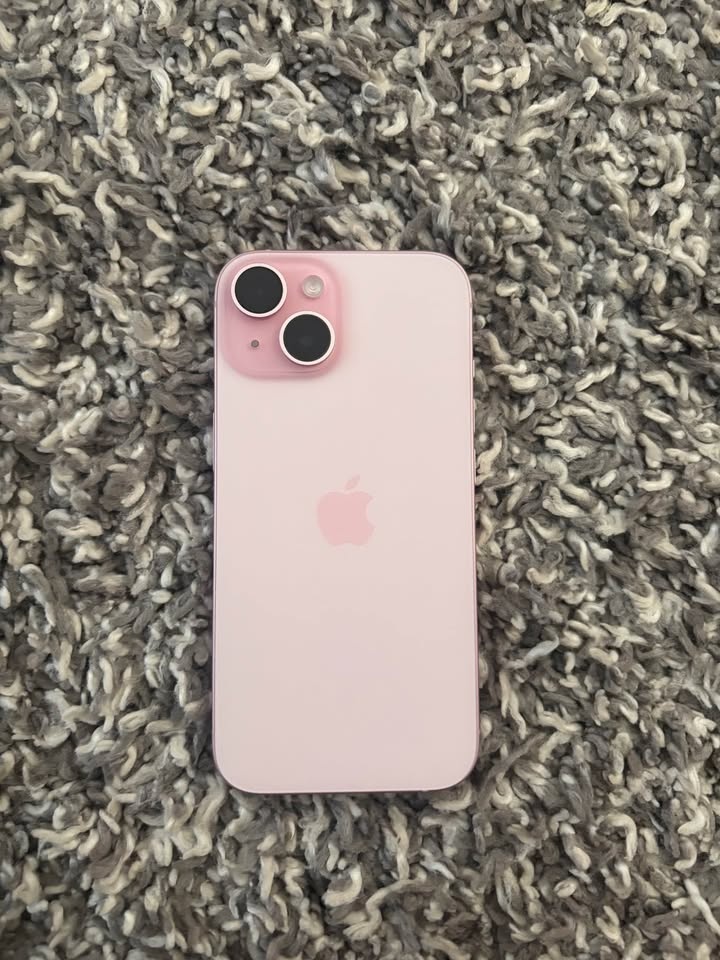 iPhone 15 - photo 2