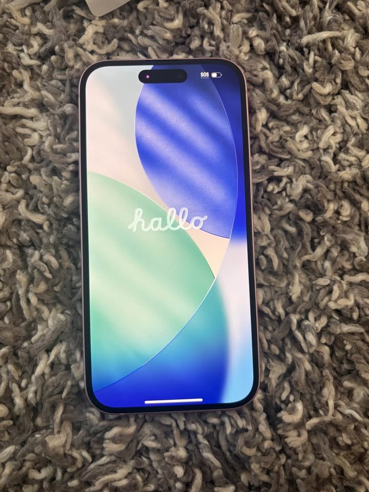 iPhone 15 - photo 3