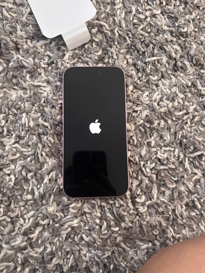 iPhone 15 - photo 5