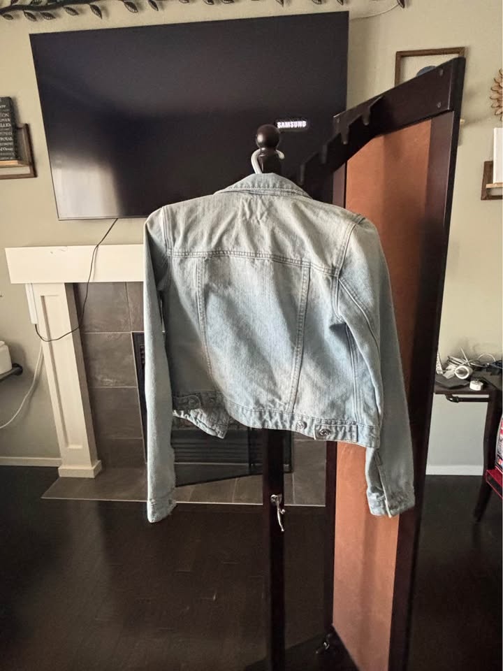 Cute light wash Jean Jacket - photo 2