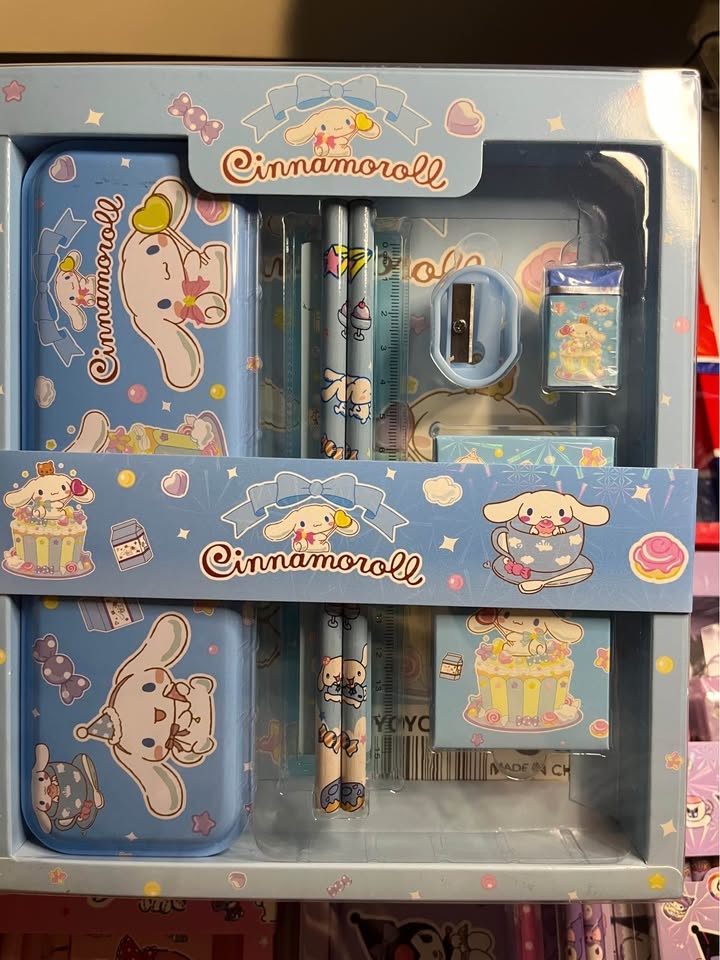 Sanrio Stationery Metal Pencil Case & Crayons - photo 2