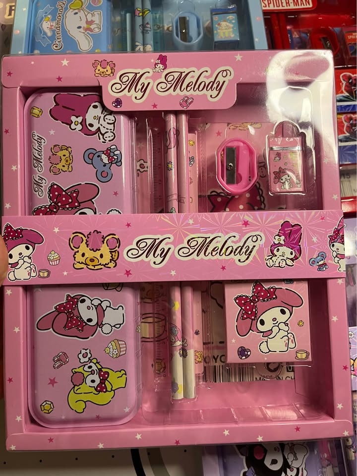 Sanrio Stationery Metal Pencil Case & Crayons - photo 5