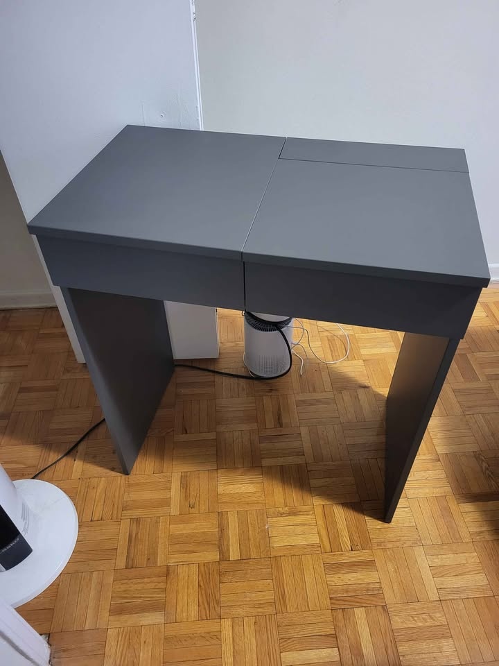 IKEA BRIMNES Dressing table w/ vanity mirror