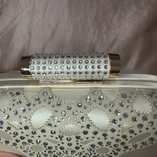 Badgley Mischka Off White Clutch Purse w/ Gold Chain & Diamond D - photo 2