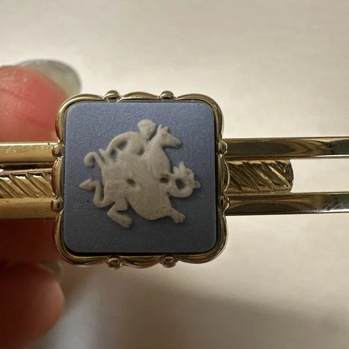 WEDGWOOD England Blue Pottery Cameo Tie Pin Bar EUC - photo 2