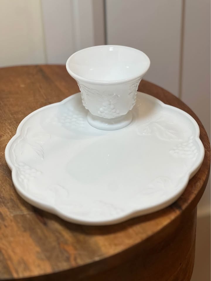 Indiana Colony Harvest Grape Milk Glass Snack Sets - photo 3
