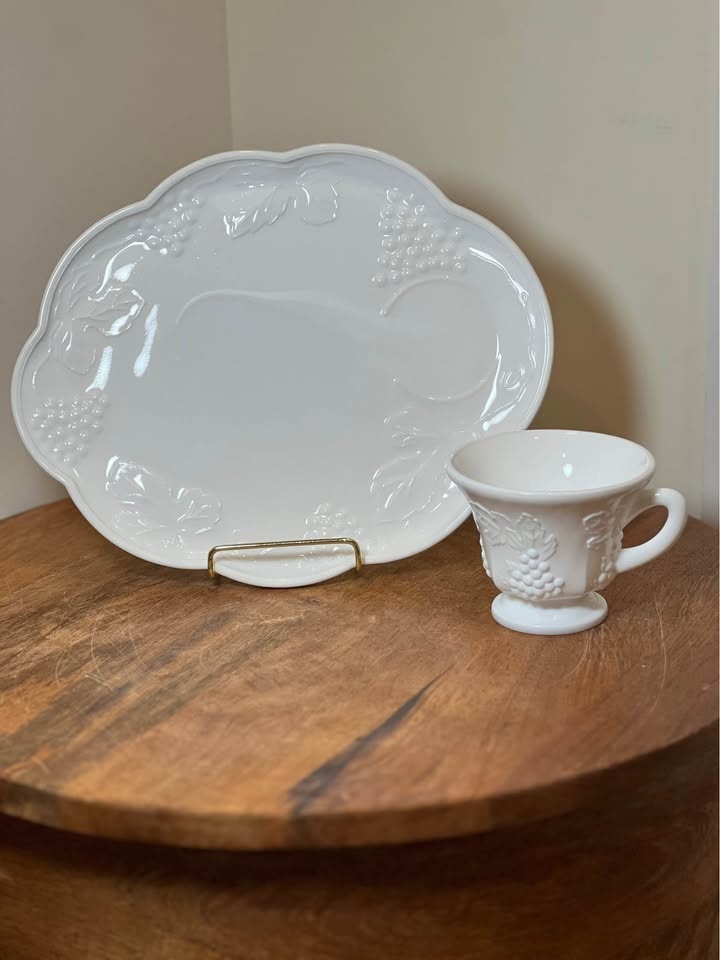 Indiana Colony Harvest Grape Milk Glass Snack Sets - photo 4