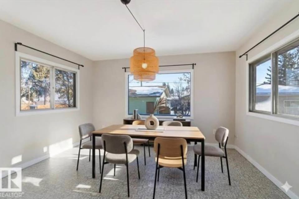 4 Beds 2 Baths - House - photo 3