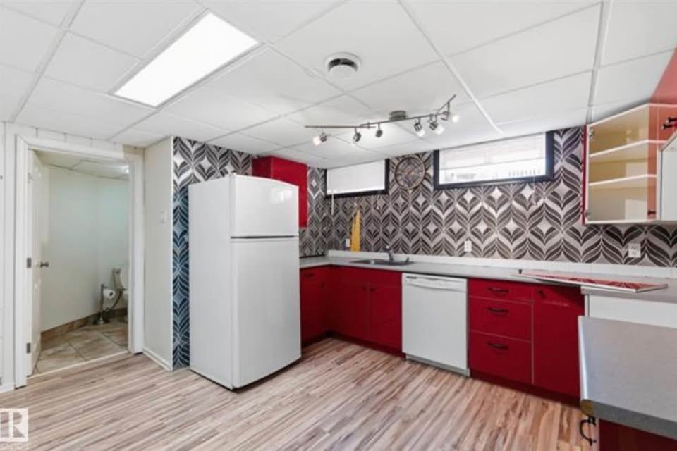 4 Beds 2 Baths - House - photo 5