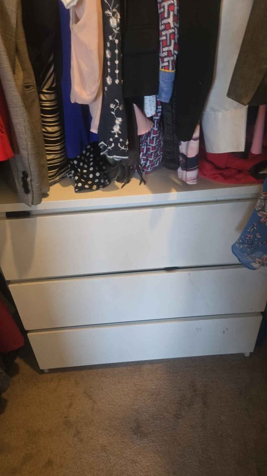 Dresser With 3 Drawer. - photo 2