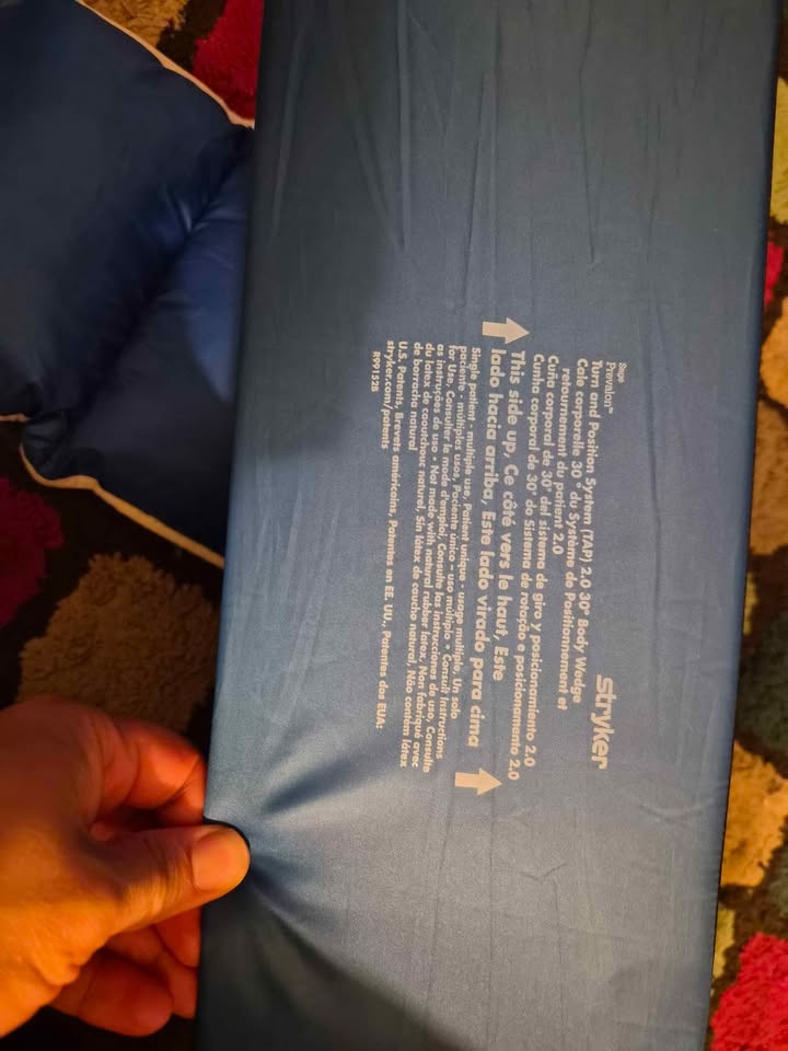 Bed wedge with extra cushions - photo 3