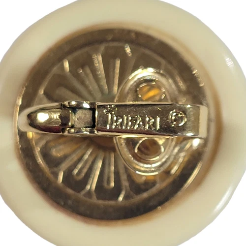 Vintage Trifary Round Clip On Earrings Beige Gold Tone - photo 4