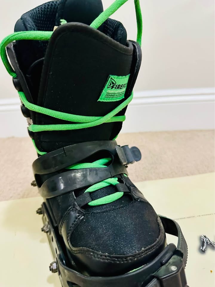 Snowboard 120cm with Boots (Size 4) - photo 2