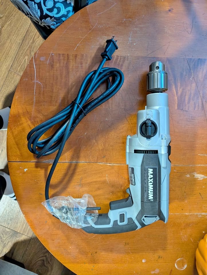 MAXIMUM 8.5A Corded Variable Speed Hammer Drill w/ Keyed Chuck,