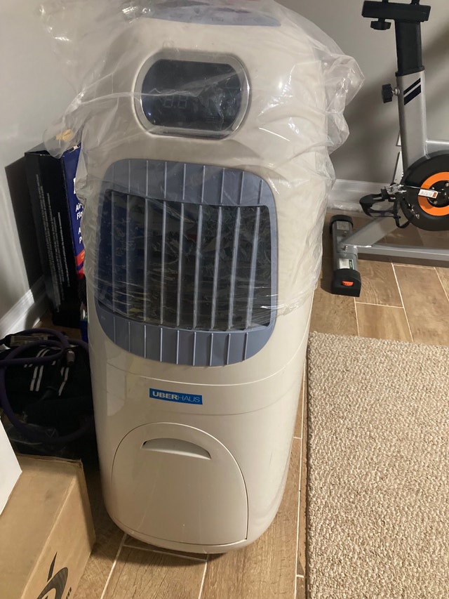 Electric Uberhaus Cooling Fan/Humidifier