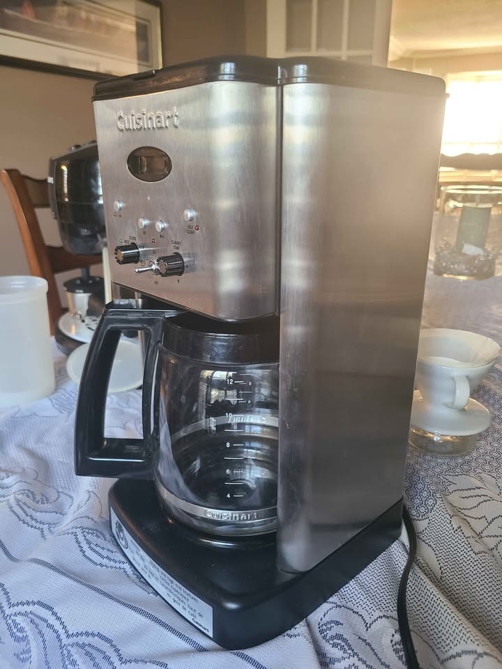 Cuisinart Coffee Machine DCC 1200 brew coffee maker - photo 2