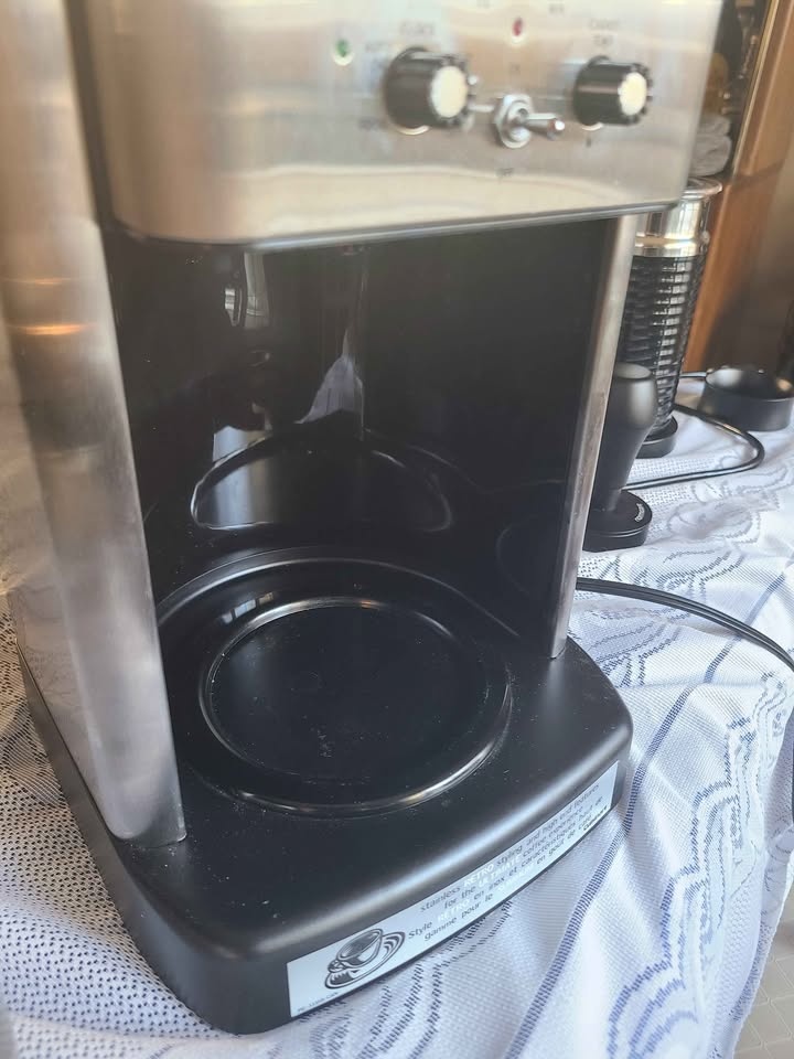 Cuisinart Coffee Machine DCC 1200 brew coffee maker - photo 5