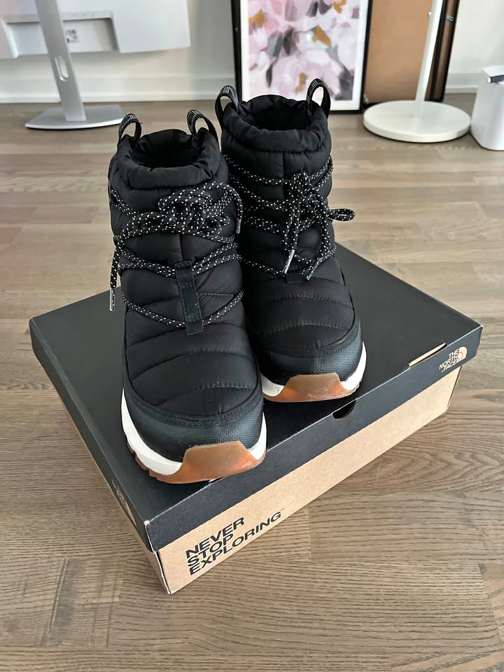 The North Face ThermoBall Boots — Women’s Size 9