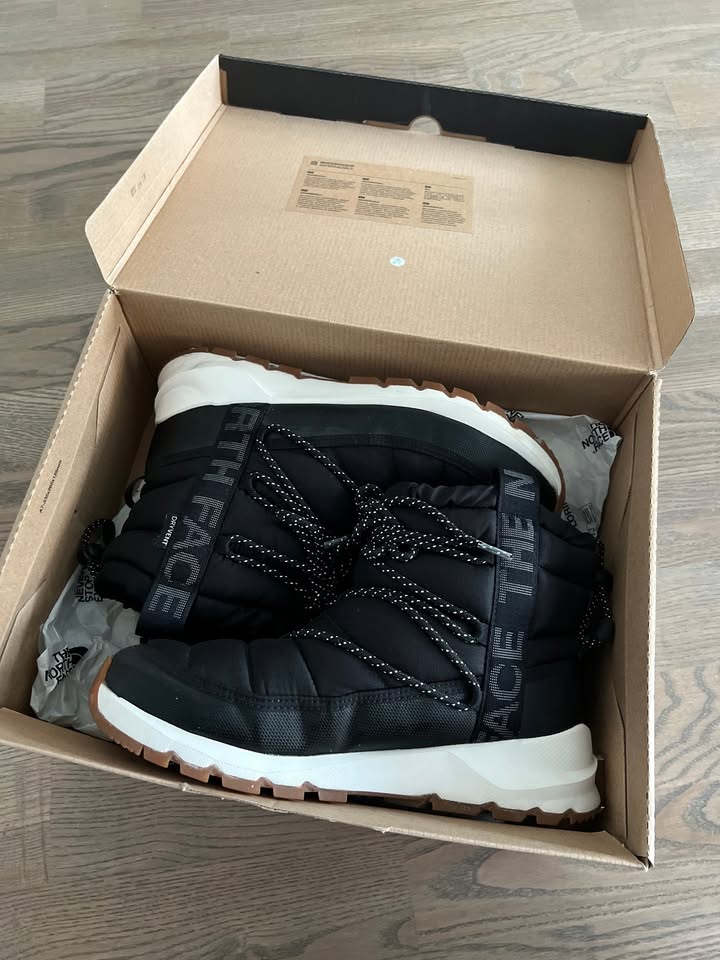 The North Face ThermoBall Boots — Women’s Size 9 - photo 5