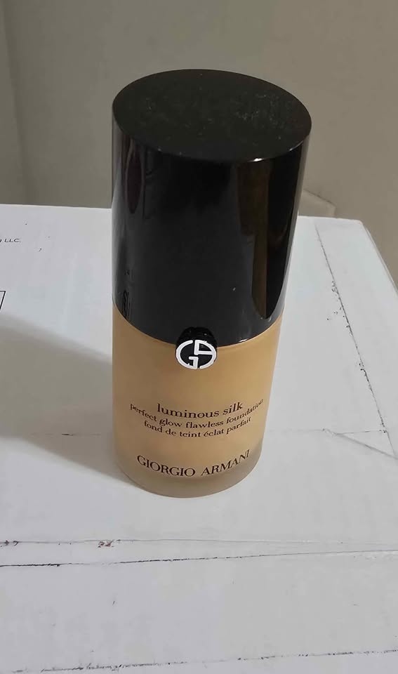 Giorgio Armani Luminous Silk Foundation - Shade 5.8 - photo 2