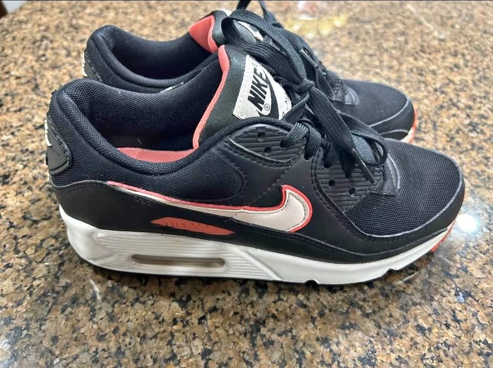 Nike Air Max 90’s (Size W 7.5)