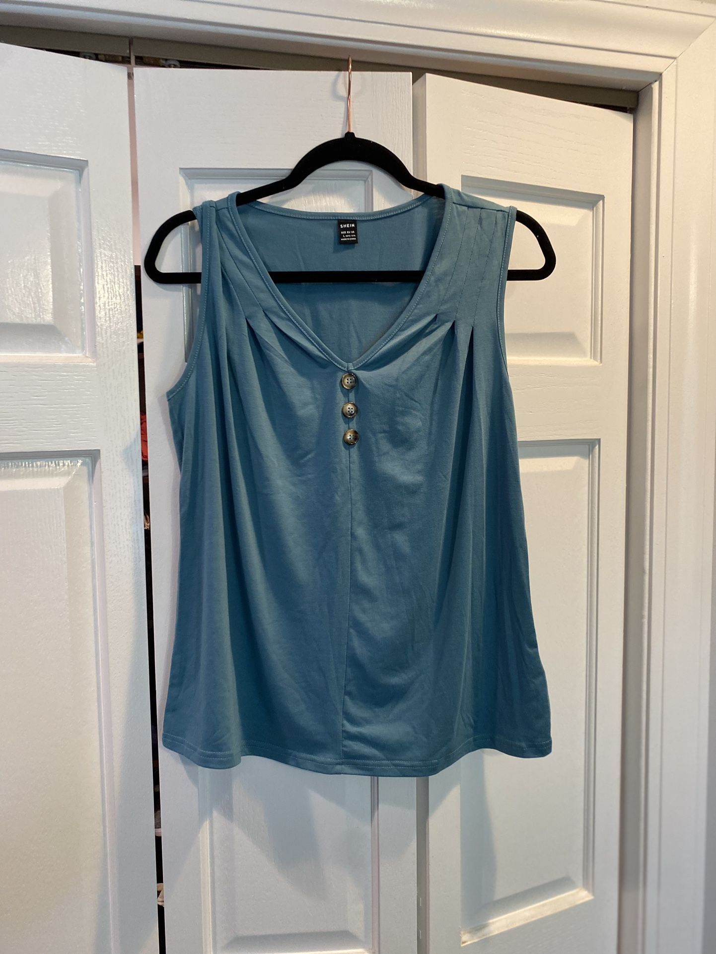 NEW Women’s (3) Size Large Tanks & T-shirts