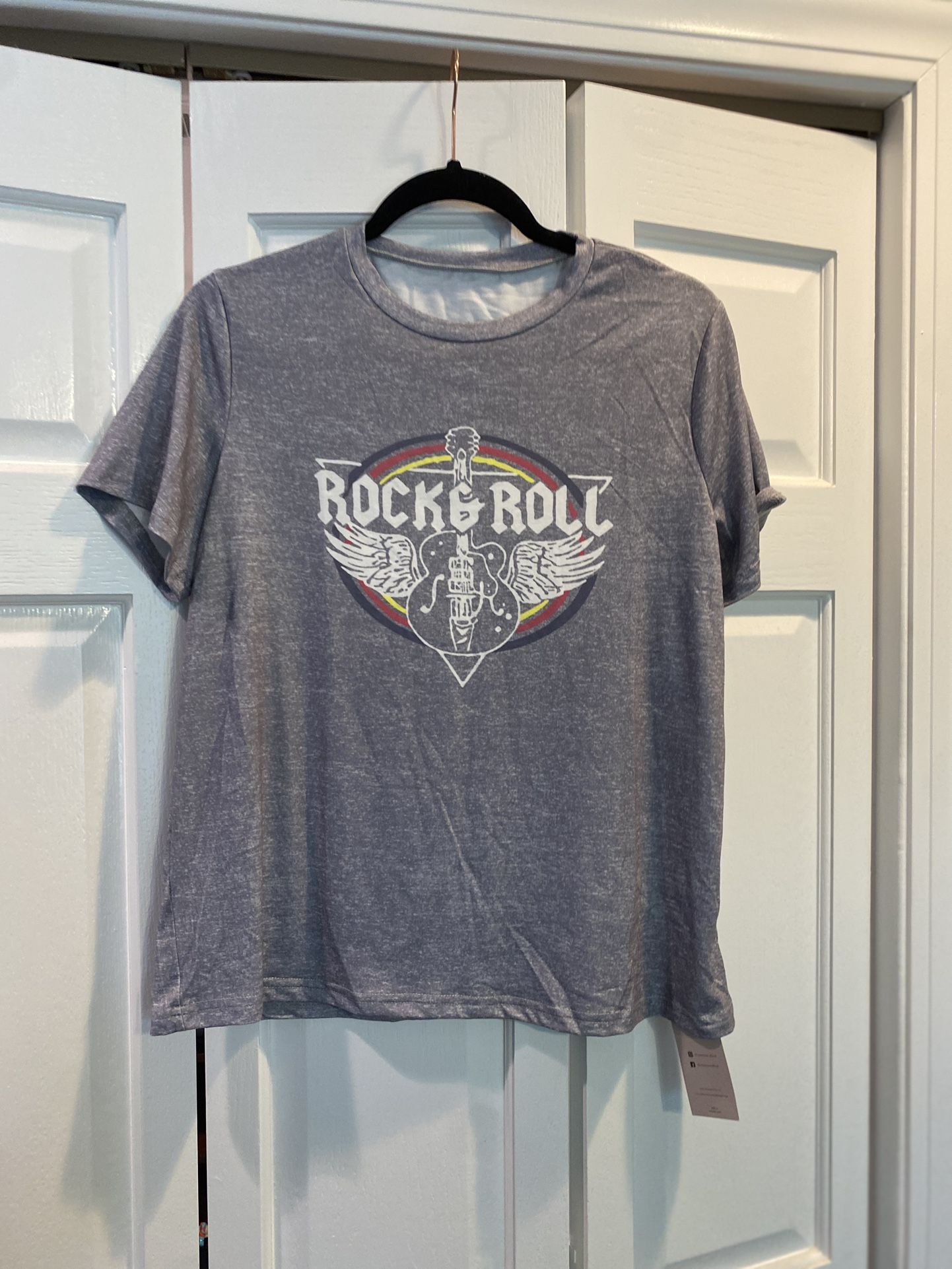 NEW Women’s (3) Size Large Tanks & T-shirts - photo 4