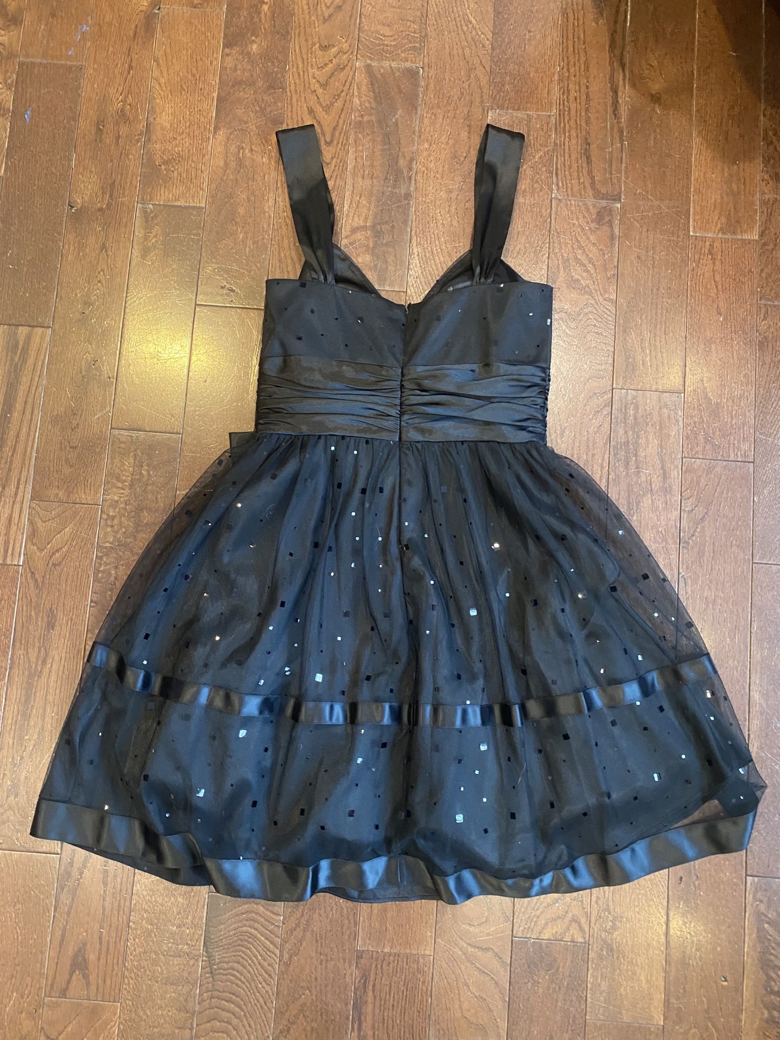 Juniors Size 5, Black, Special Occasion Dress $15 - photo 3